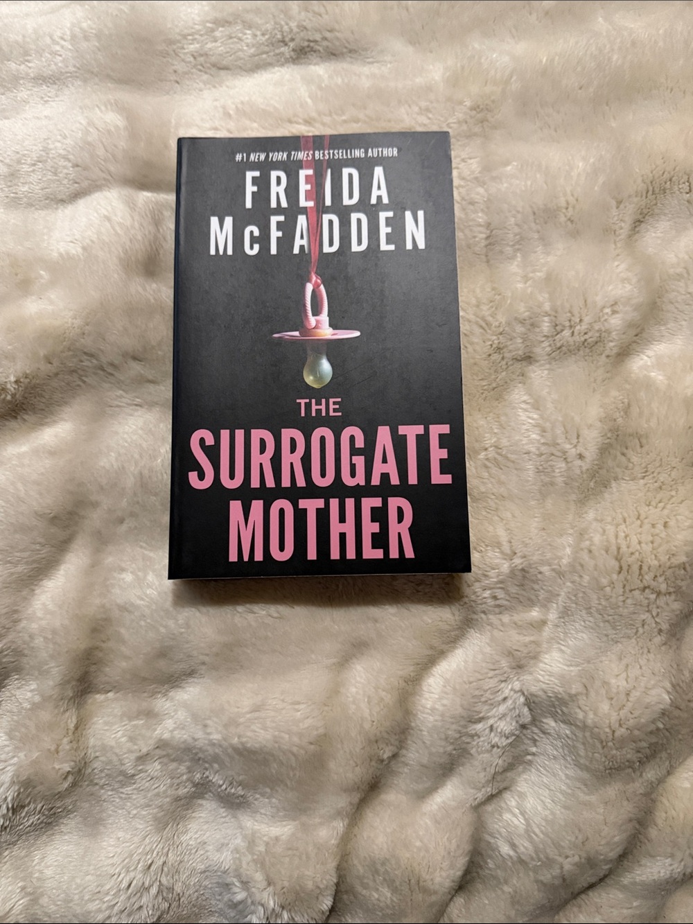 The Surrogate Mother - Freida McFadden
